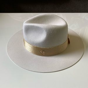 Elegant Wool Hat - Women’s